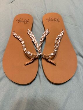 Roxy women’s brown and whited braided flip-flop thongs